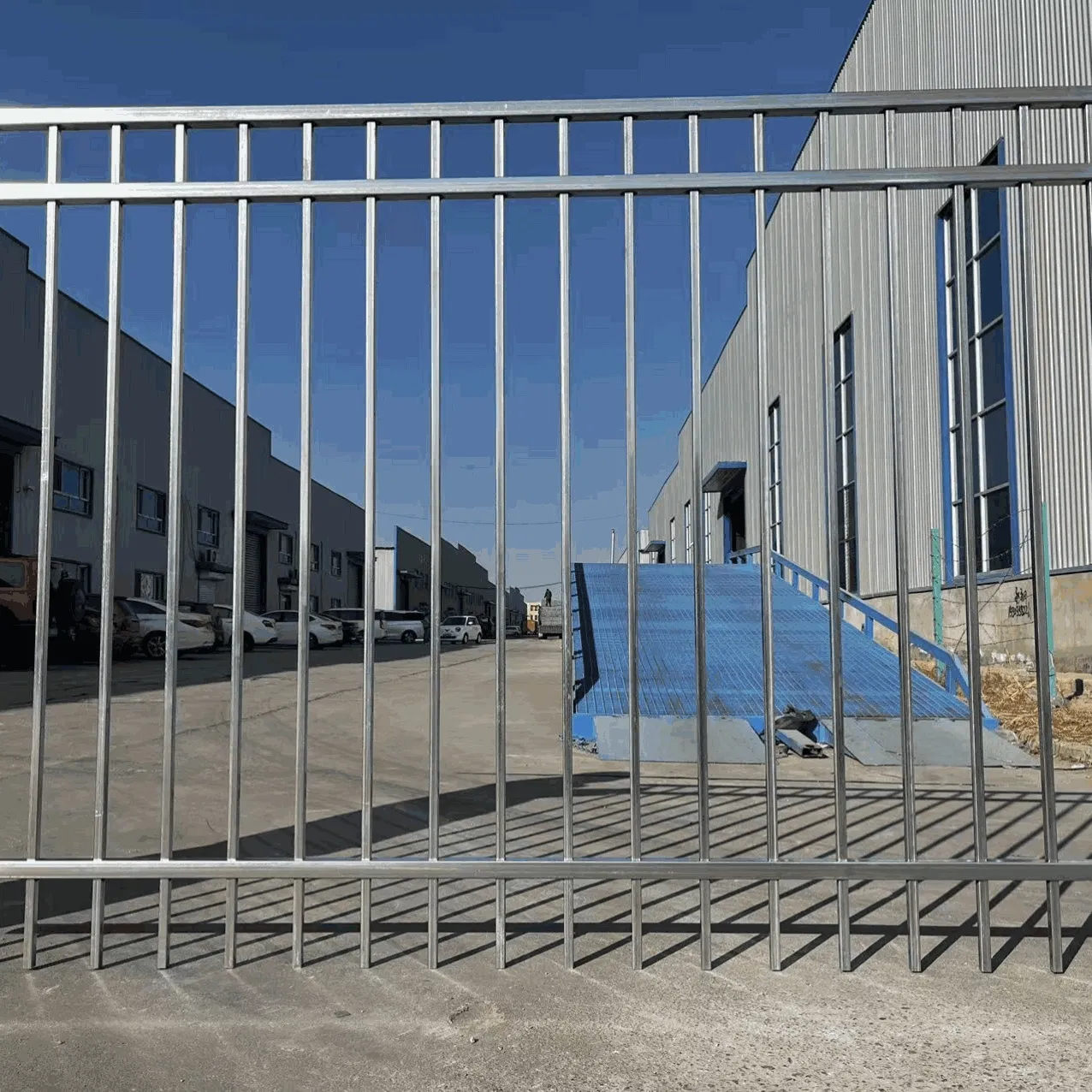 Trusted Exports for Canada&USA Galvanized +Powder Coated Metal Flat Top Fencing Panel Spear Top Black Fence Security Fence Tubular Fence Decorative Iron Fence