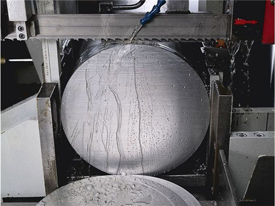 Ленточная пила по металлу горизонтальная автоматическая