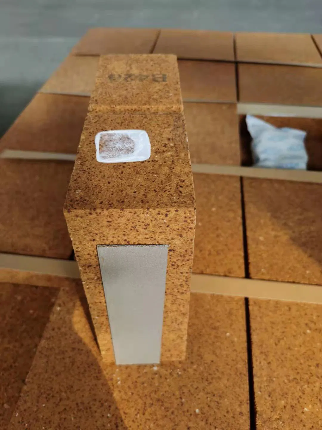 Магнезитовый огнеупорный кирпич MTL-II для цементных печей