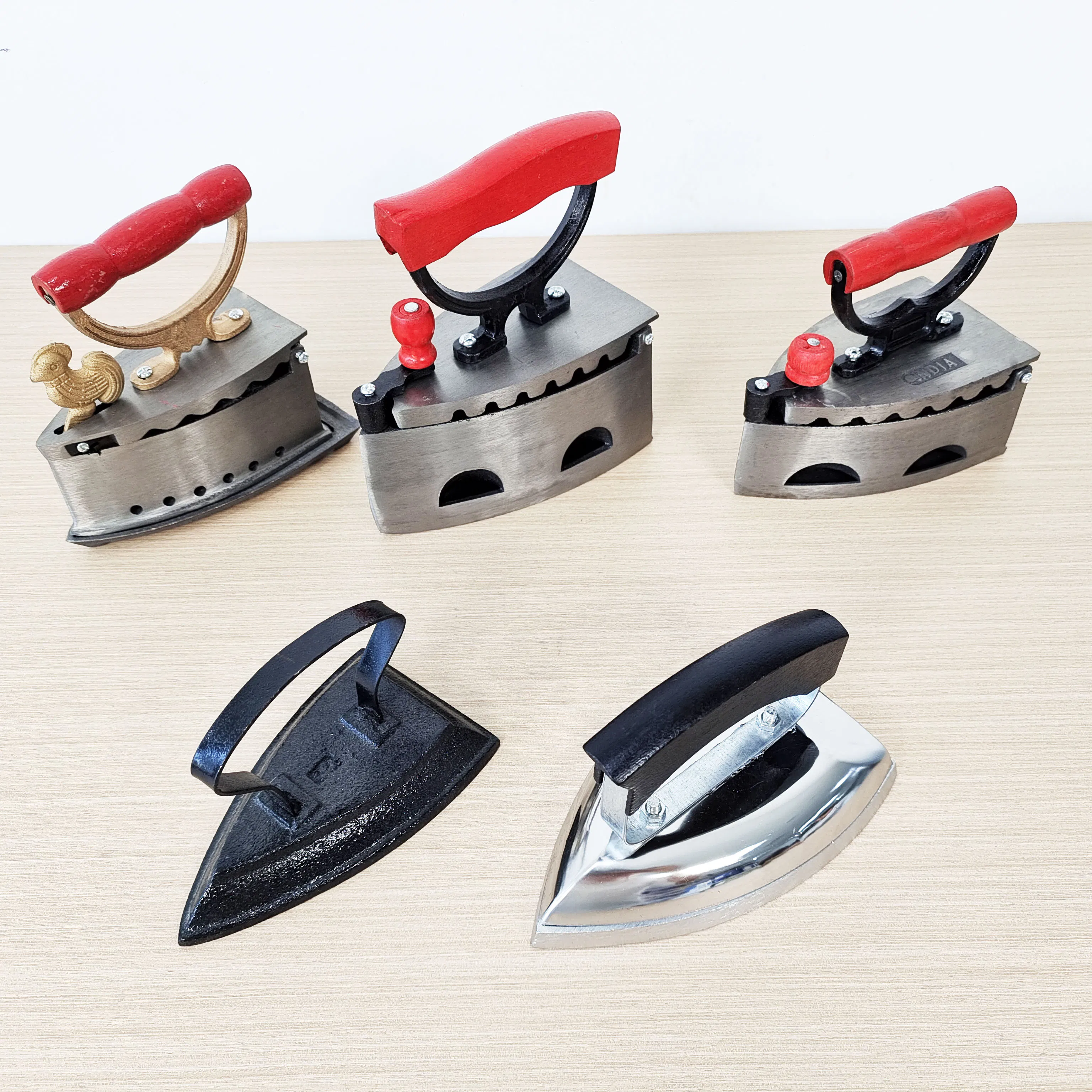 Versatile 768# Charcoal Iron for All Your Clothes Ironing Tasks
