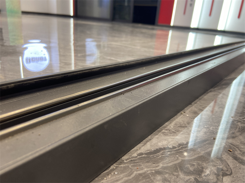 Aluminum Folding Customized Panels Smooth Tracks silent Scene Door Water Drainage System