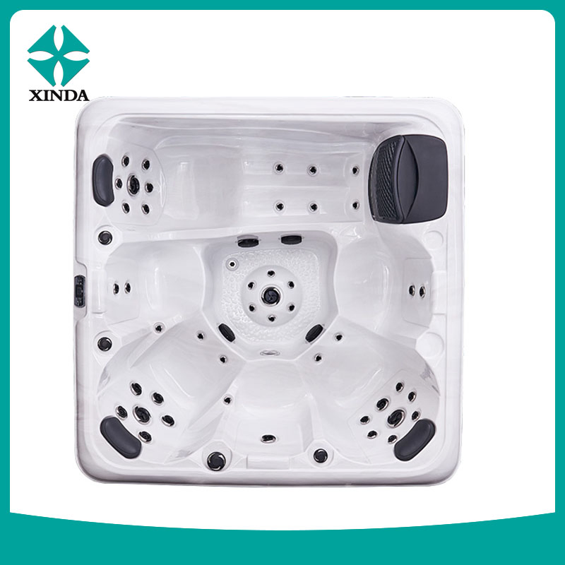 Уличный спа-бассейн с гидромассажем