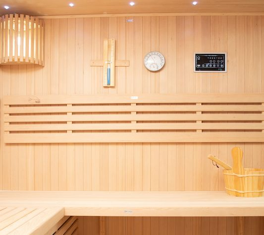 Factory Direct Bulk Order Energy Saving Heater Steam Sauna Room for 4 Users