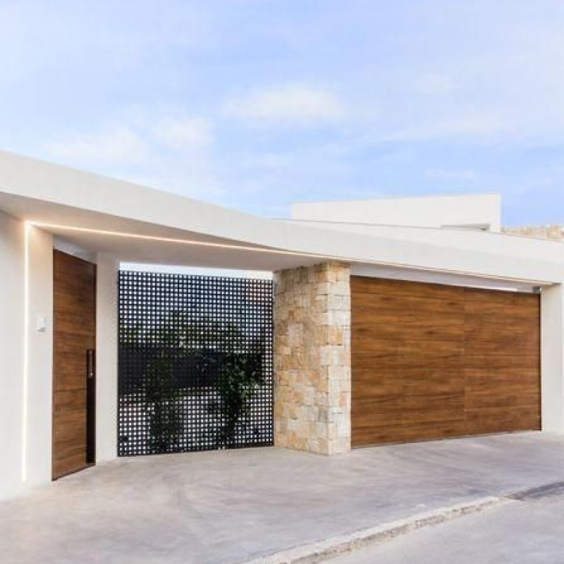 Elegant High - Quality Wooden Panel Car Garage Door for Modern Homes, Customizable