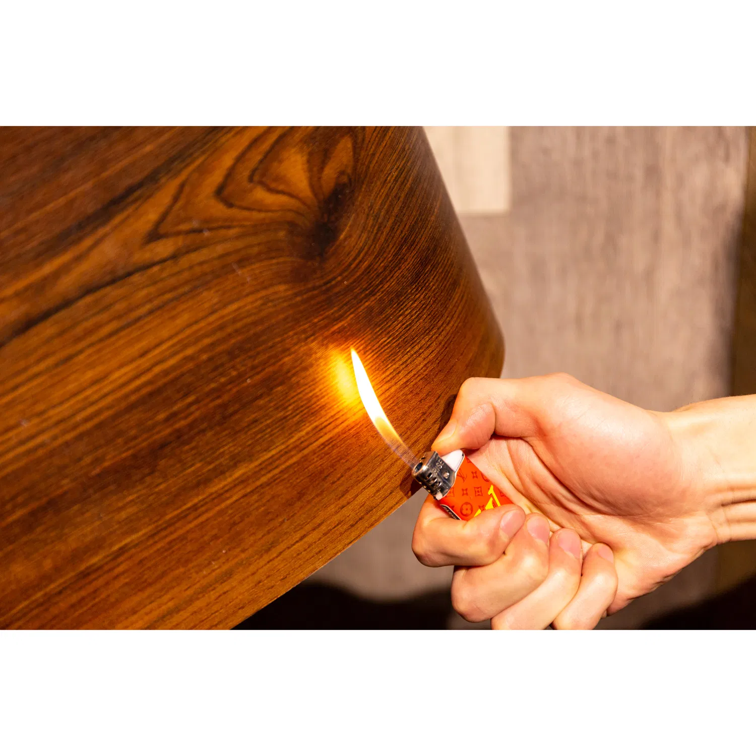 Водостойкий самоклеящийся SPC-ламинат