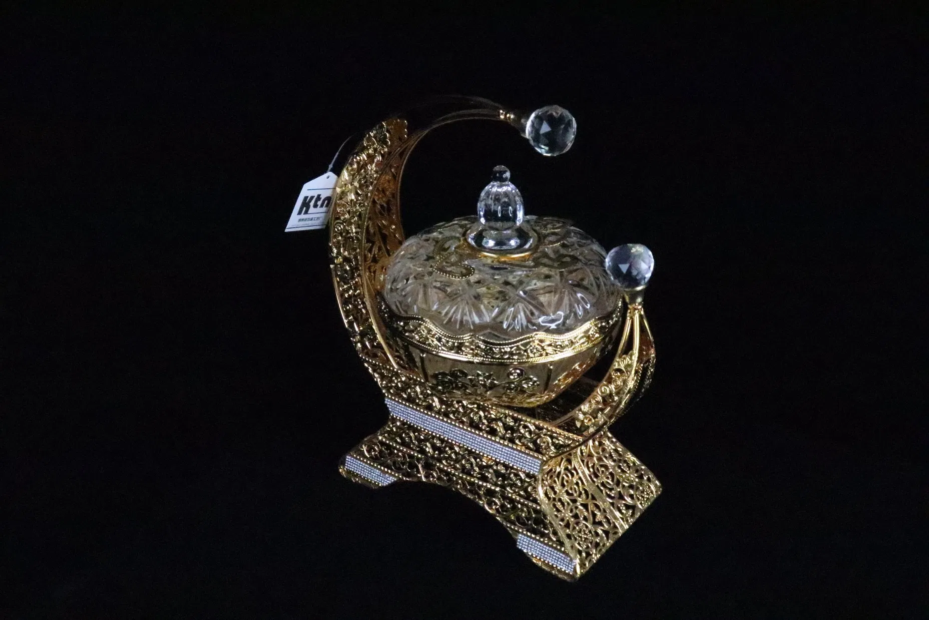 Wholesale Household Daily Ornaments, Gold-Plated Iron Art, Matched with Bowls, Glass Bowls