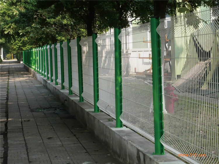 Wire Mesh Fence Galvanized/PVC Coated Made in China with Discount Price