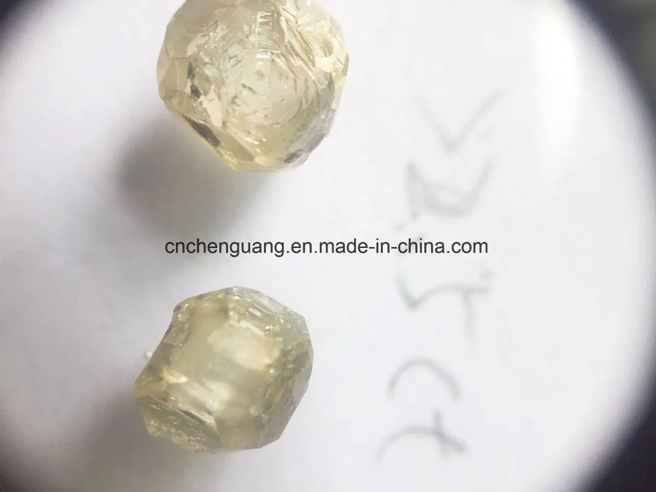 Необработанный алмаз 3 карата белый HPHT