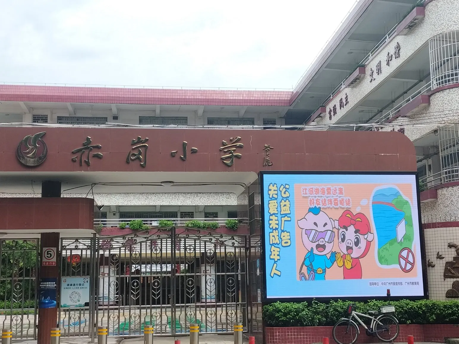 P2.5 Advertising LED Display Screen High Brightness Small Pitch LED Video Wall