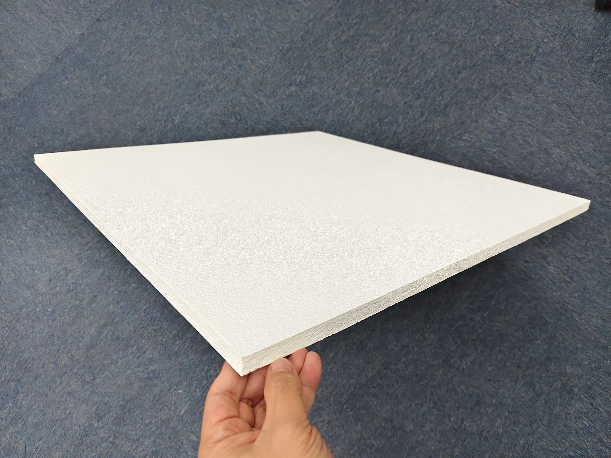 600*600mm Light Weight Suspended Soundproof Fiberglass Acoustic Insulation False Ceiling Board