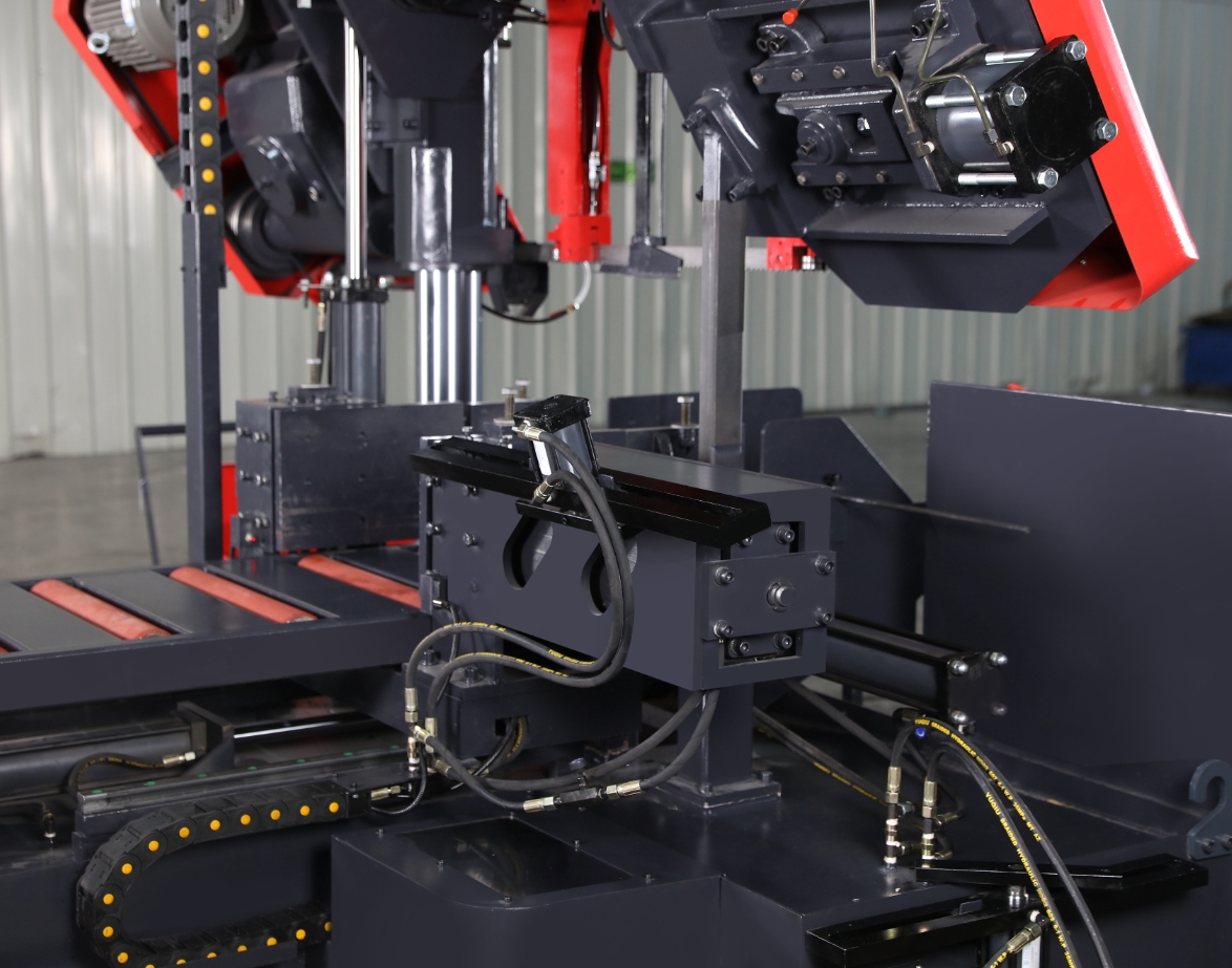 Ленточная пила по металлу полуавтоматическая гидравлическая угловая