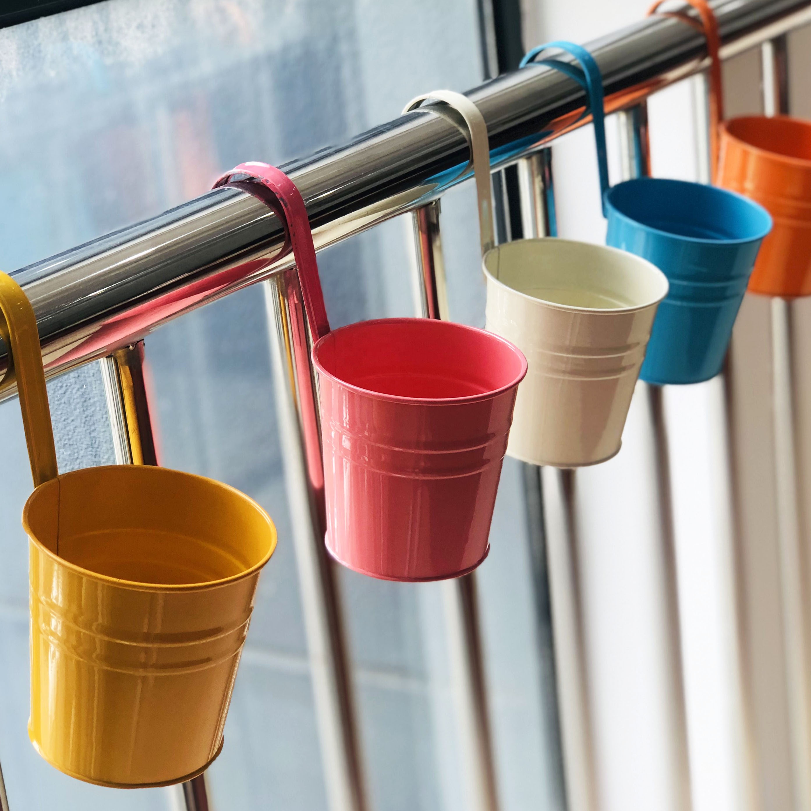 Горшки подвесные садовые металл пластик съемный крючок