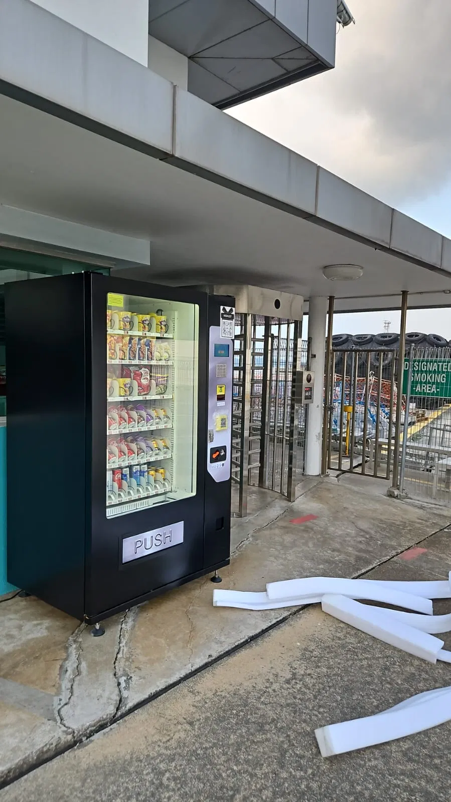 Best Seller Combo Snacks Drinks Vending Machines