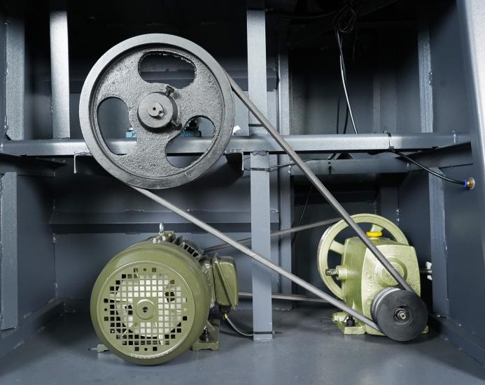 Ленточная пила по металлу вертикальная