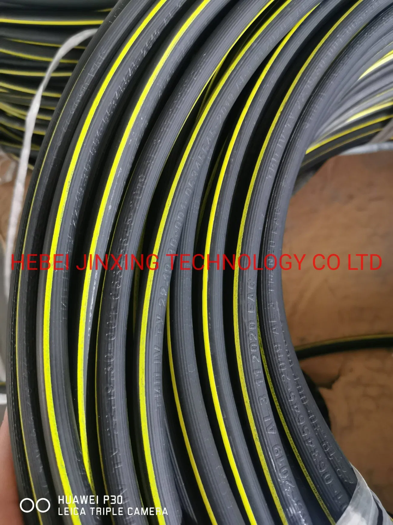 Гибкий тормозной шланг с желтой полосой SAE J1401