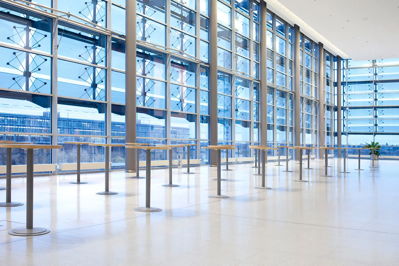 Transparent and Automerized Curtain Wall