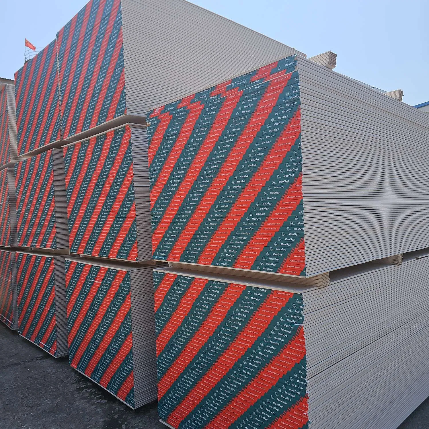 China Waterproof Drywall Gypsum Board for Wall and Ceiling with Considerate Price for Common False Ceiling