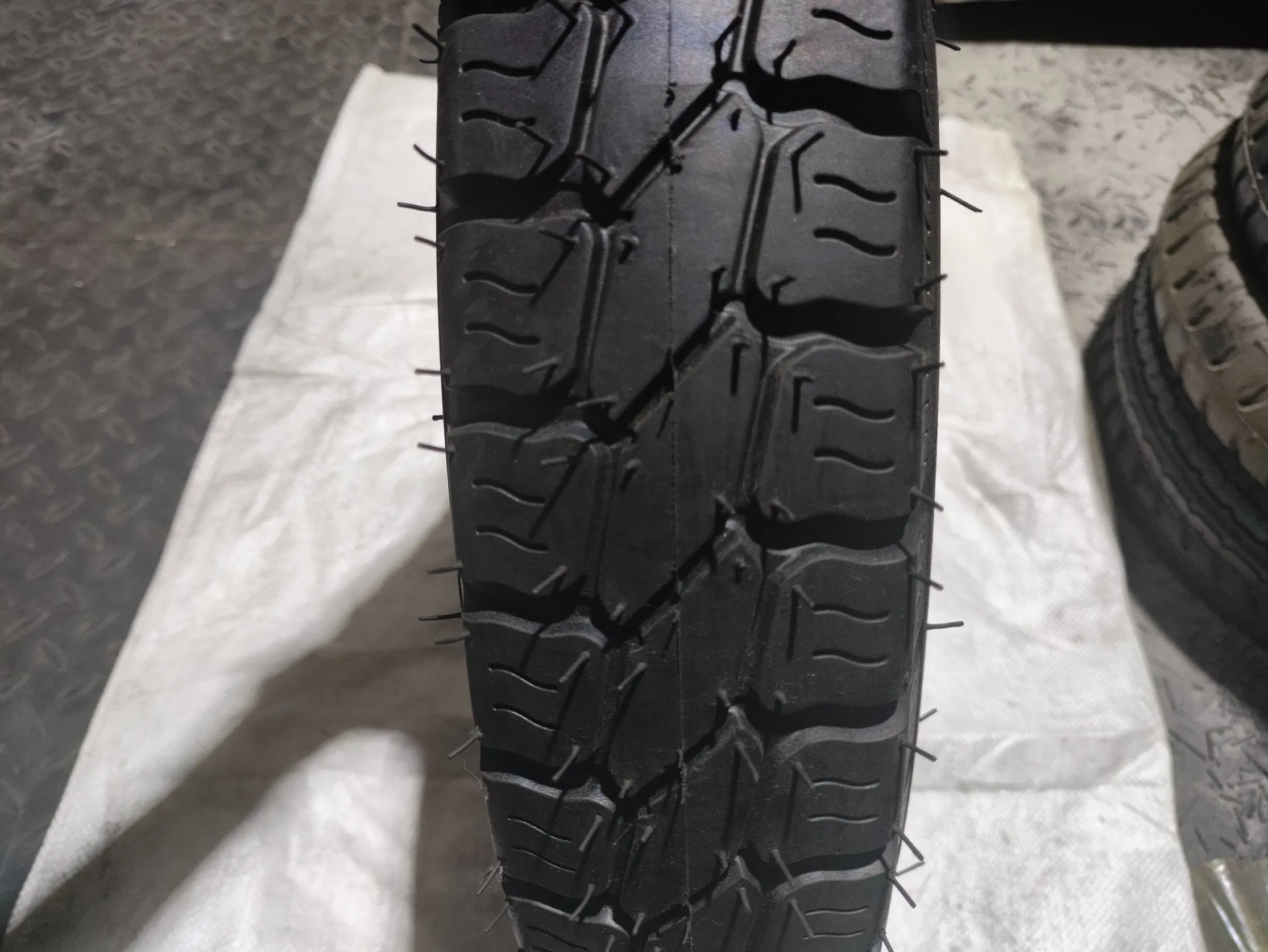 Good Quality Agricultural Tyres of 400X8, 400-10.400-12.5.00-8, 500-10.5.00-12 Pattern Tractor Wheel