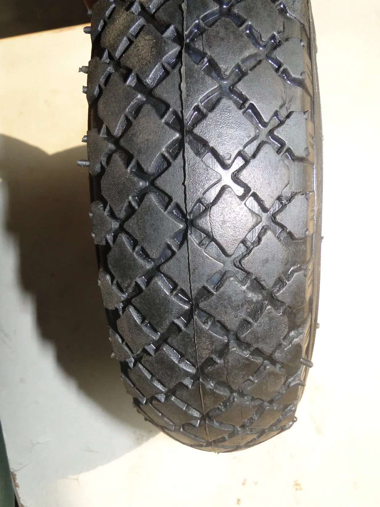 10" X 3.00-4 2pr Rubber Tyre Pneumatic Wheel for Hand Trolley