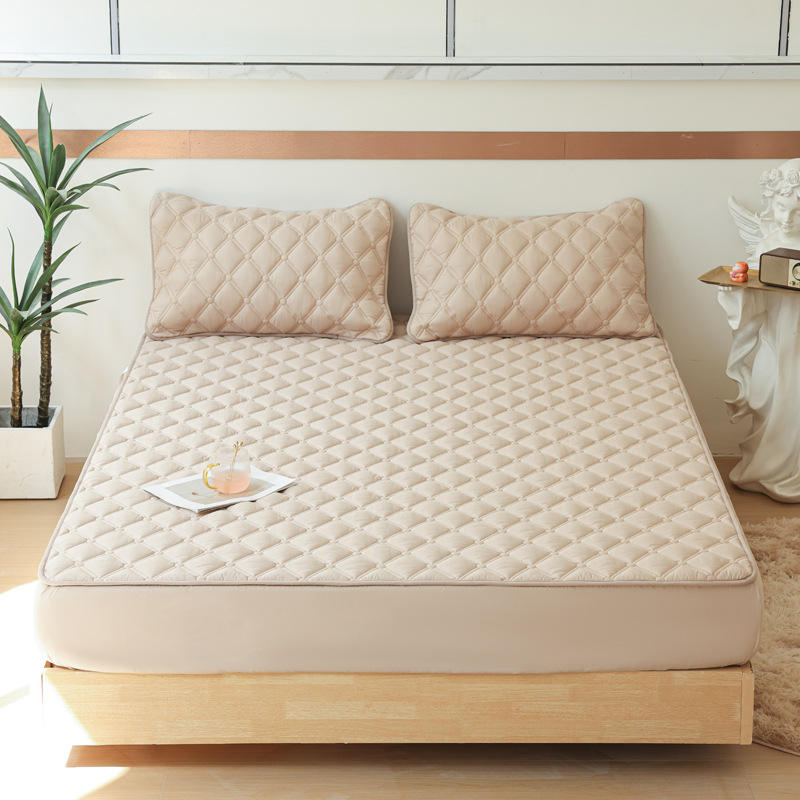 Customized Breathable Soft Mattress Cover Heart-Shaped Quilting Protective Bed Sheet or Set