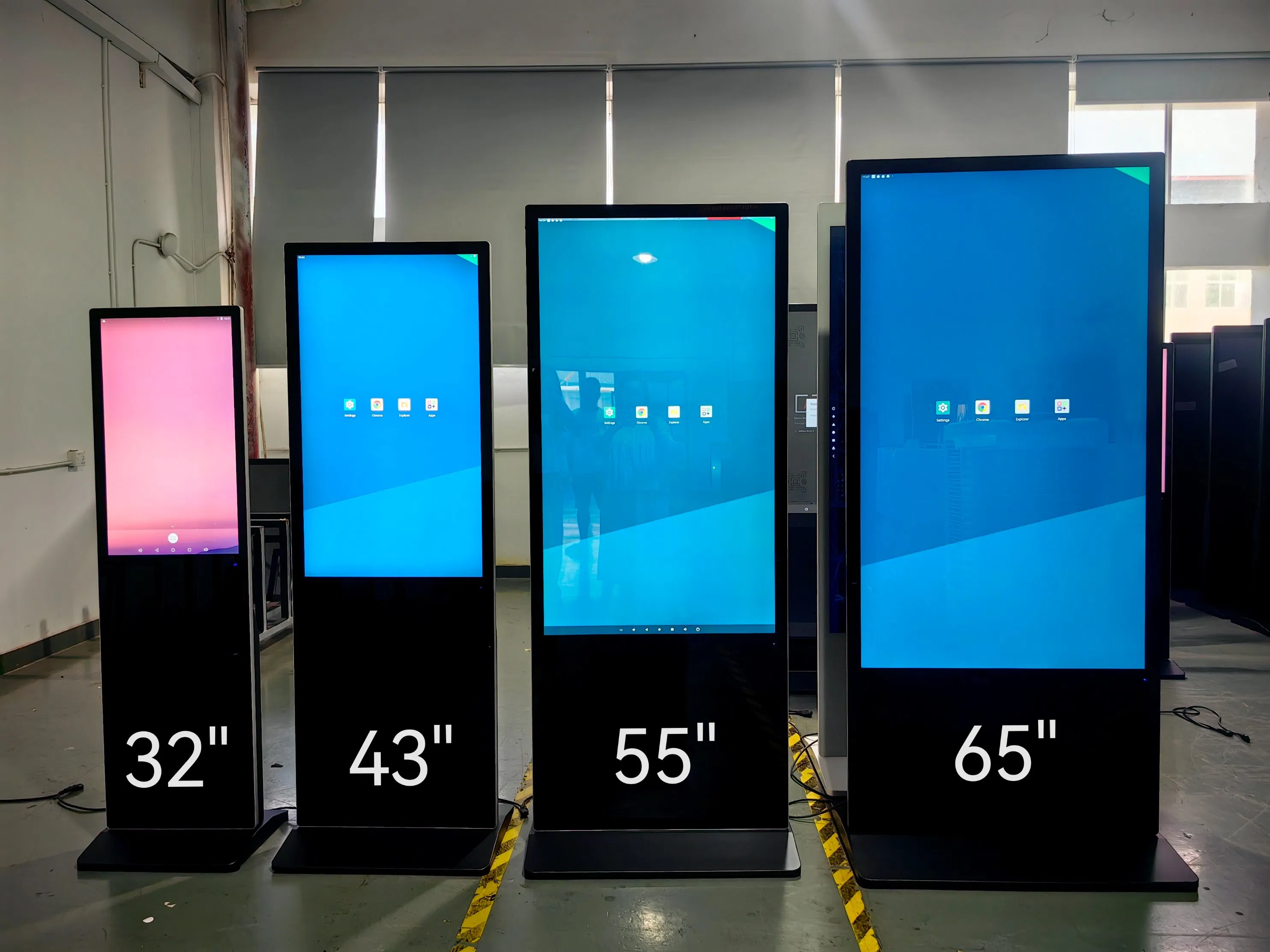 43-дюймовый сенсорный киоск для рекламы и информации