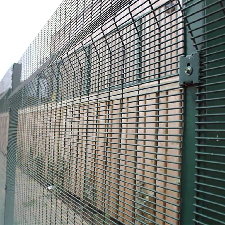 High Safety Anti-Climbing Galvanized Fence for Security Solutions