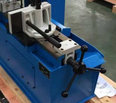 Станок для резки металла ленточнопильный