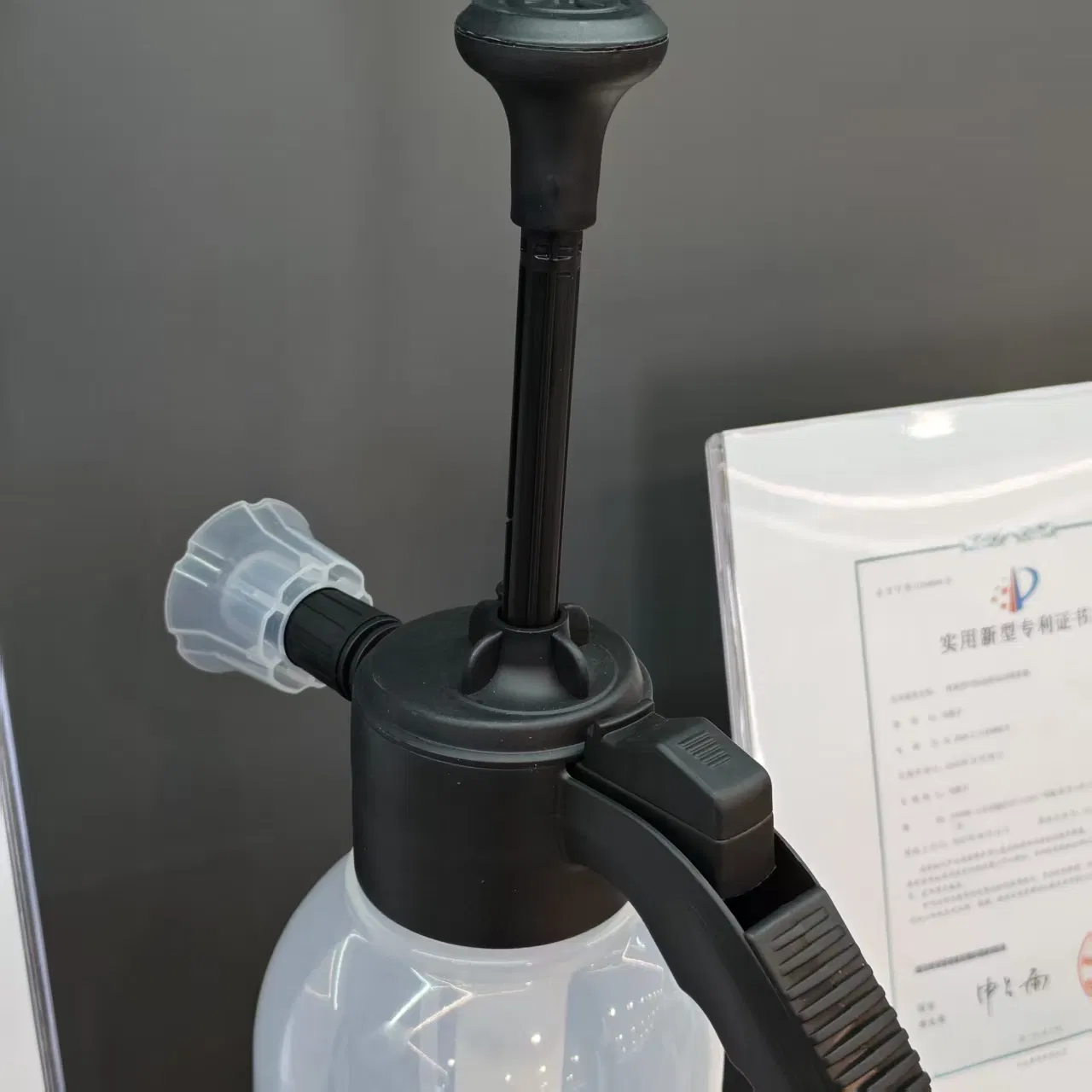 Lightweight Manual Sprayer - Garden Flower Watering Tool