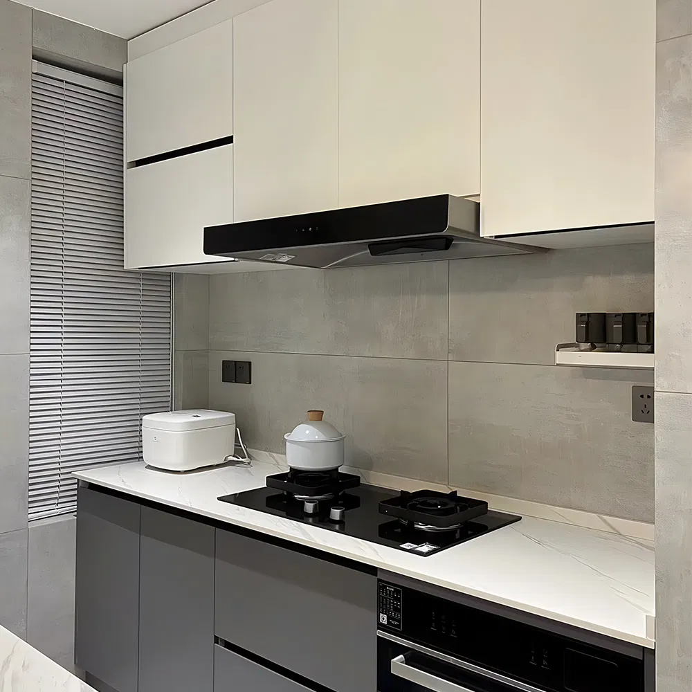 Luxurious White Artificial Stone Slab with Elegant Veining