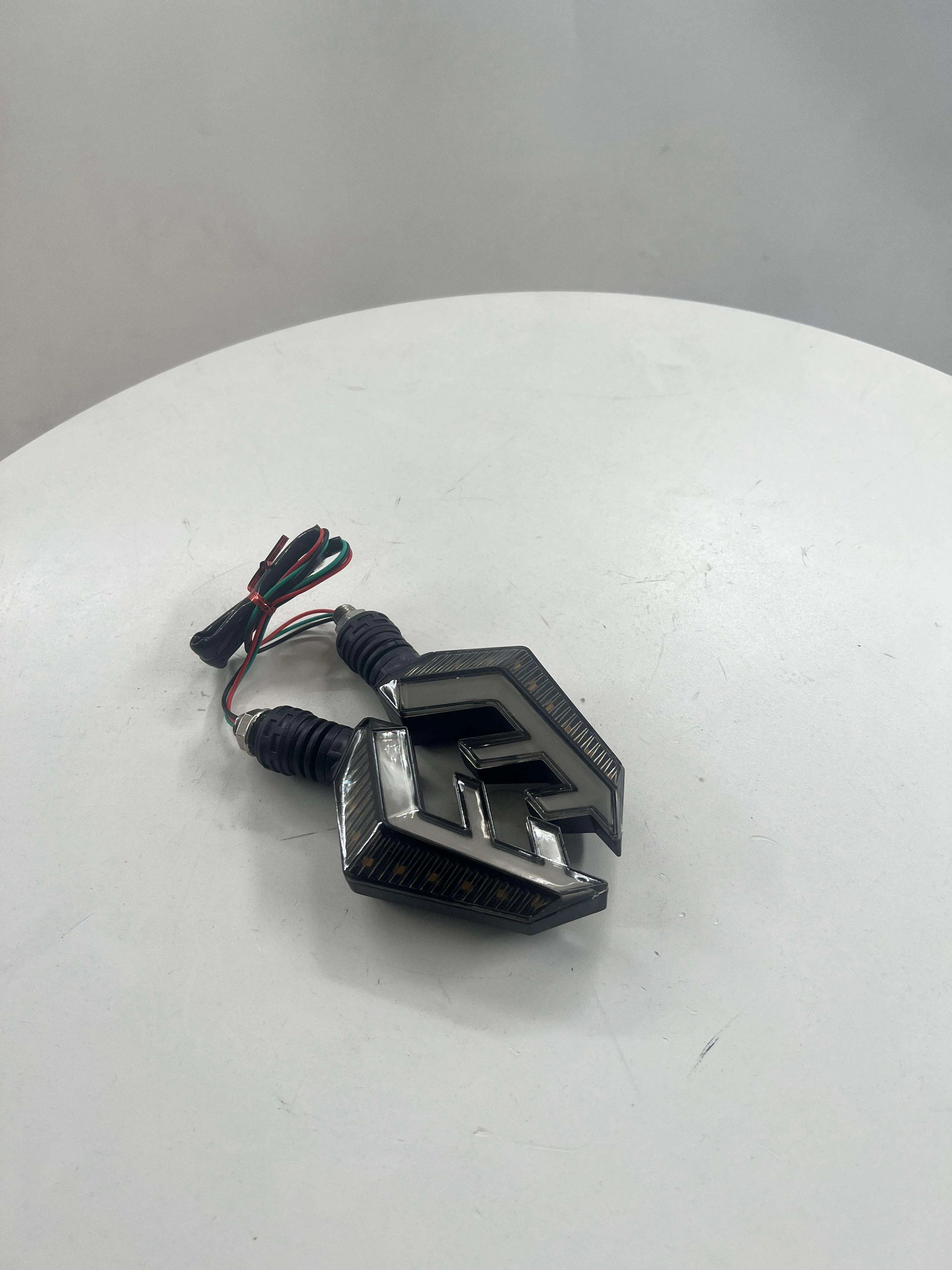 Светодиодный поворотник 2xo-151 R для мотоциклов и трициклов