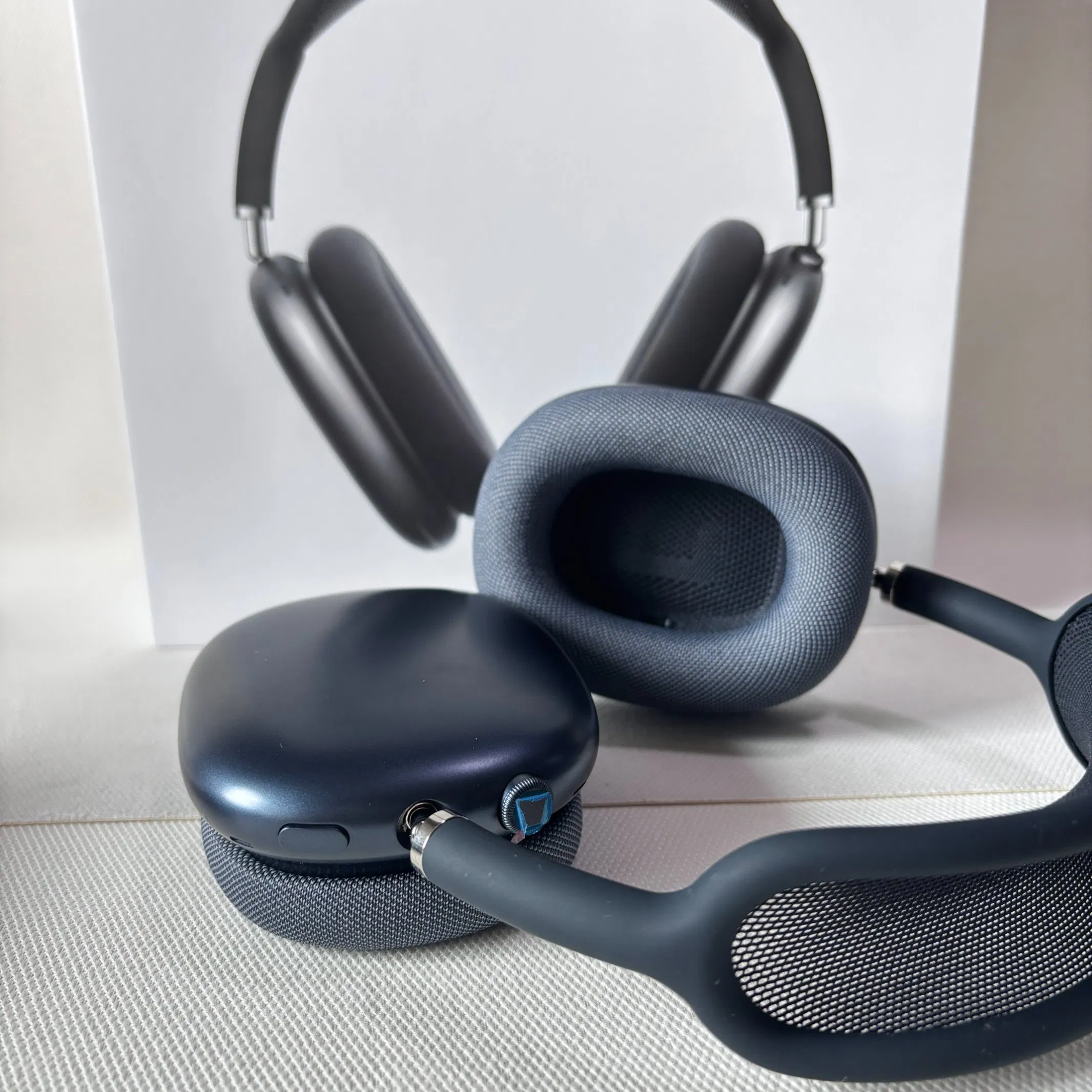 Top1 High End Metal Active Noise Reduction 1: 1 Label Max Wireless Earphones with Anc Noise Reduction for High Definition and Long Battery Life