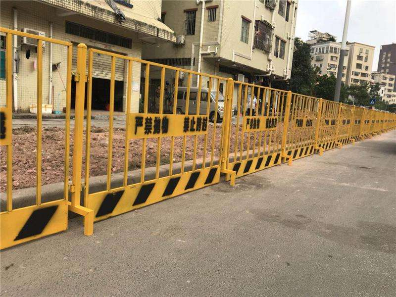 Decorative Road Safety Barrier Hot DIP Galvanized Steel Crowd Control Barriers