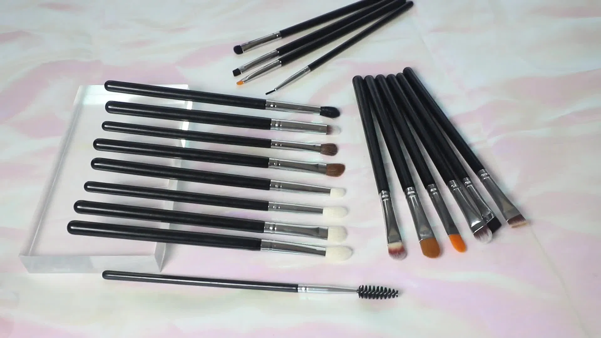 Natural Hair Makeup Brushes Retractable Makeup Brush Customized Logo on Ferrule