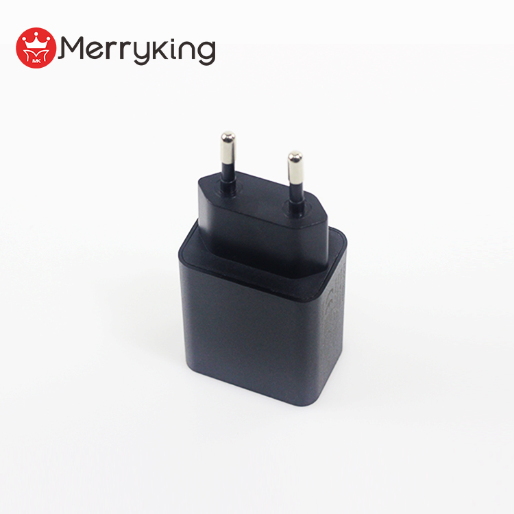 OEM Logo Europe Hot Sale 230V AC Inpout DC 5V 9V 12V USB Charing Adapter Wall Mount Cell Phone Charger 18W