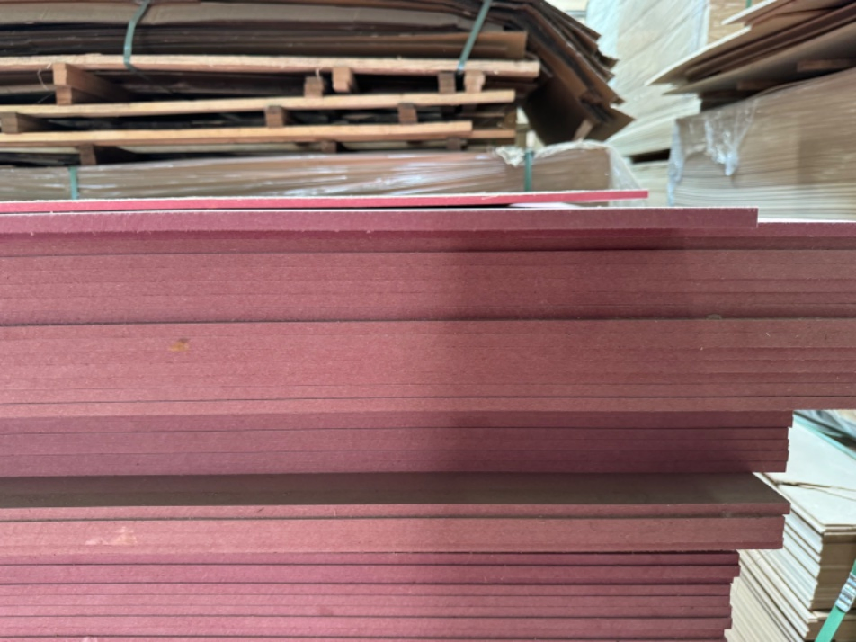 Factory Supplier Red MDF Board 4.7mm Fireproof Resistant for Furniture Decoration and Wall Panel