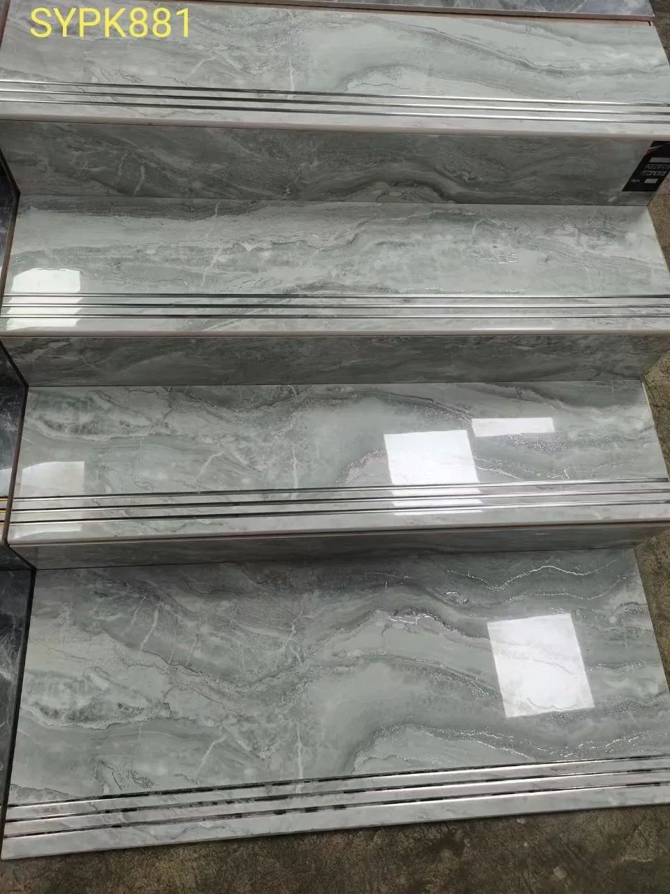 Керамогранитная плитка белая глянцевая 1200x470 мм