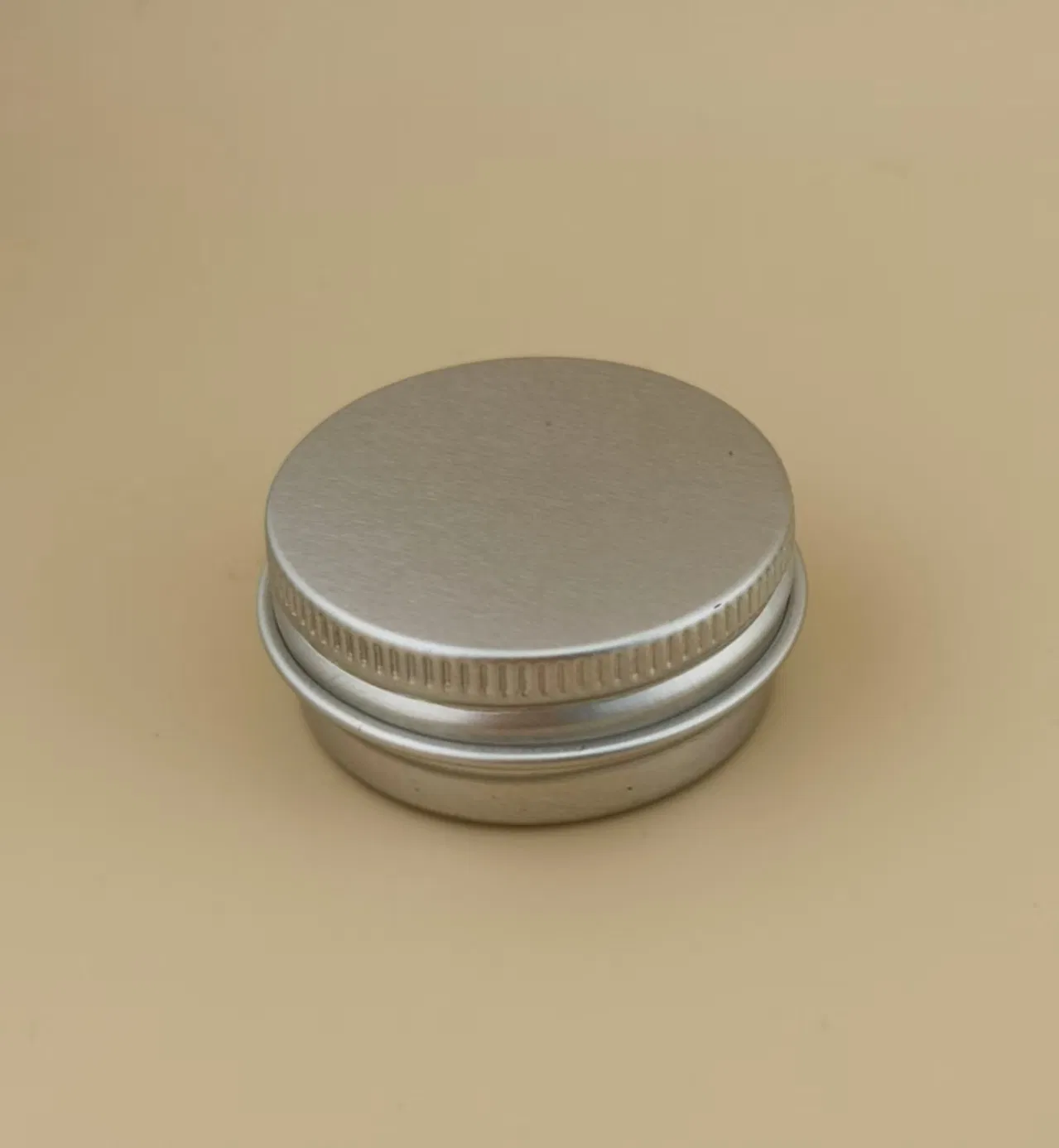 Customized Silvery Aluminum Cosmetic Case with Screw Cap Certified