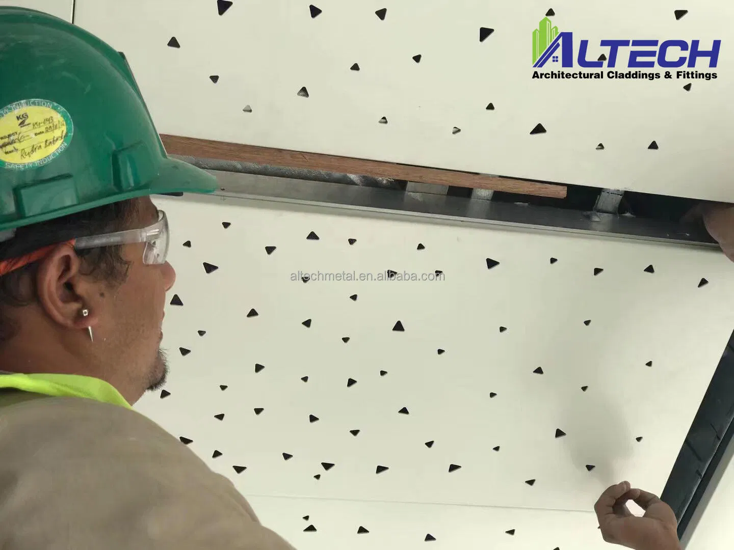 Factory Direct Sales Modern Design High Quality Aluminum Ceiling Decorative Wall Panel in Various Shape Solid Aluminum Panel