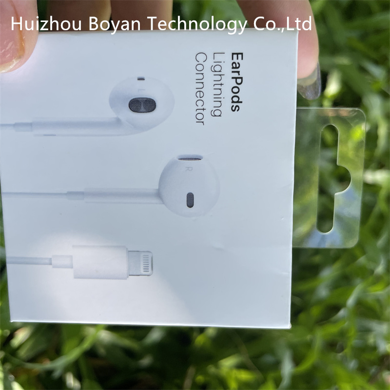 Наушники Earpods с разъемом Lightning