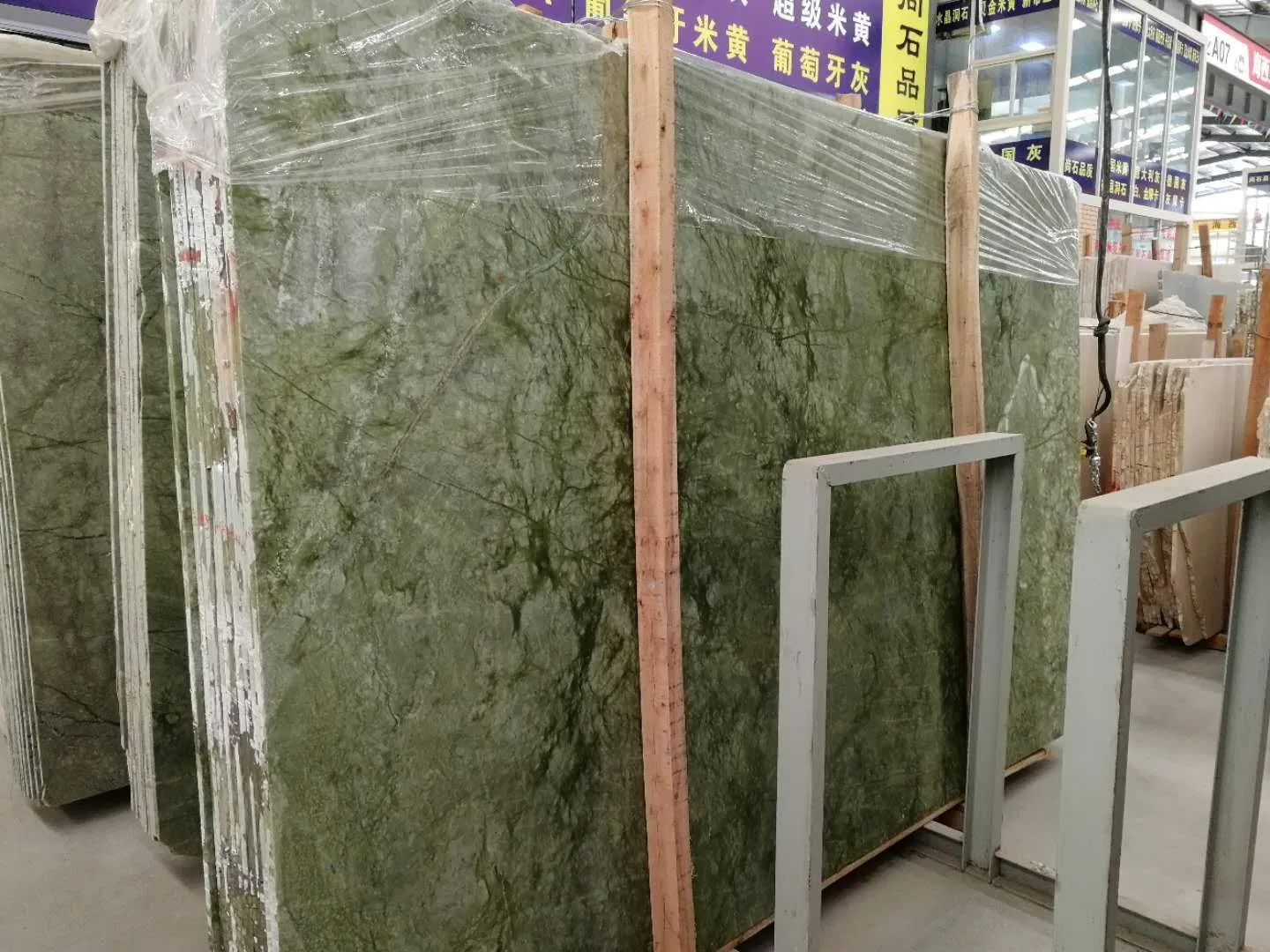 Natural Building Materials Golden Macuba Spiral Granite/Quartzite/Stone Staircase/Stairs Designs Treads