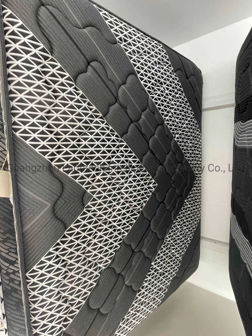 High Class Mattress multineedle and single needle design top and border quilted fabric