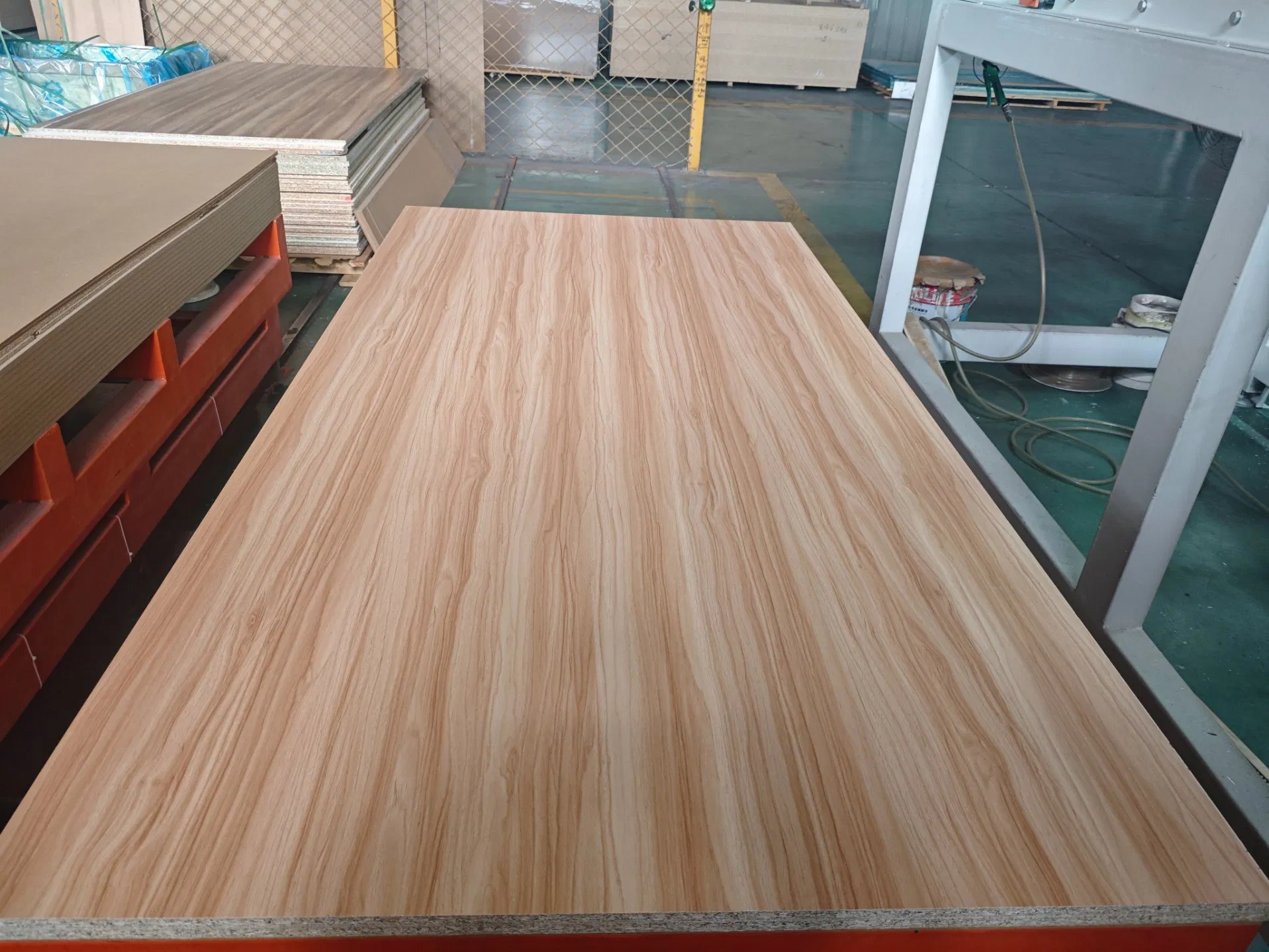 Heatproof Melamine Particle Board with Excellent Durability for Restaurant and Hotel Interior Design
