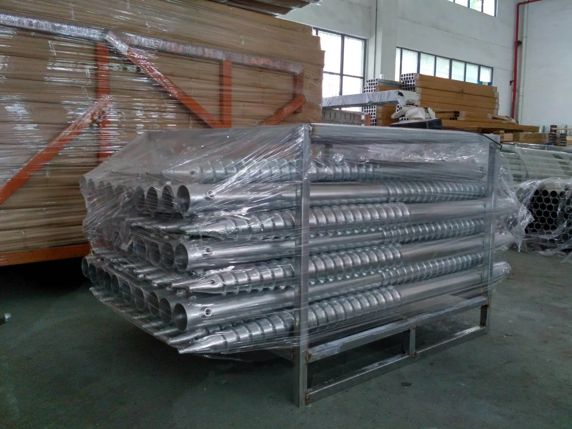 U-образный винтовой анкер для столбов без бетона