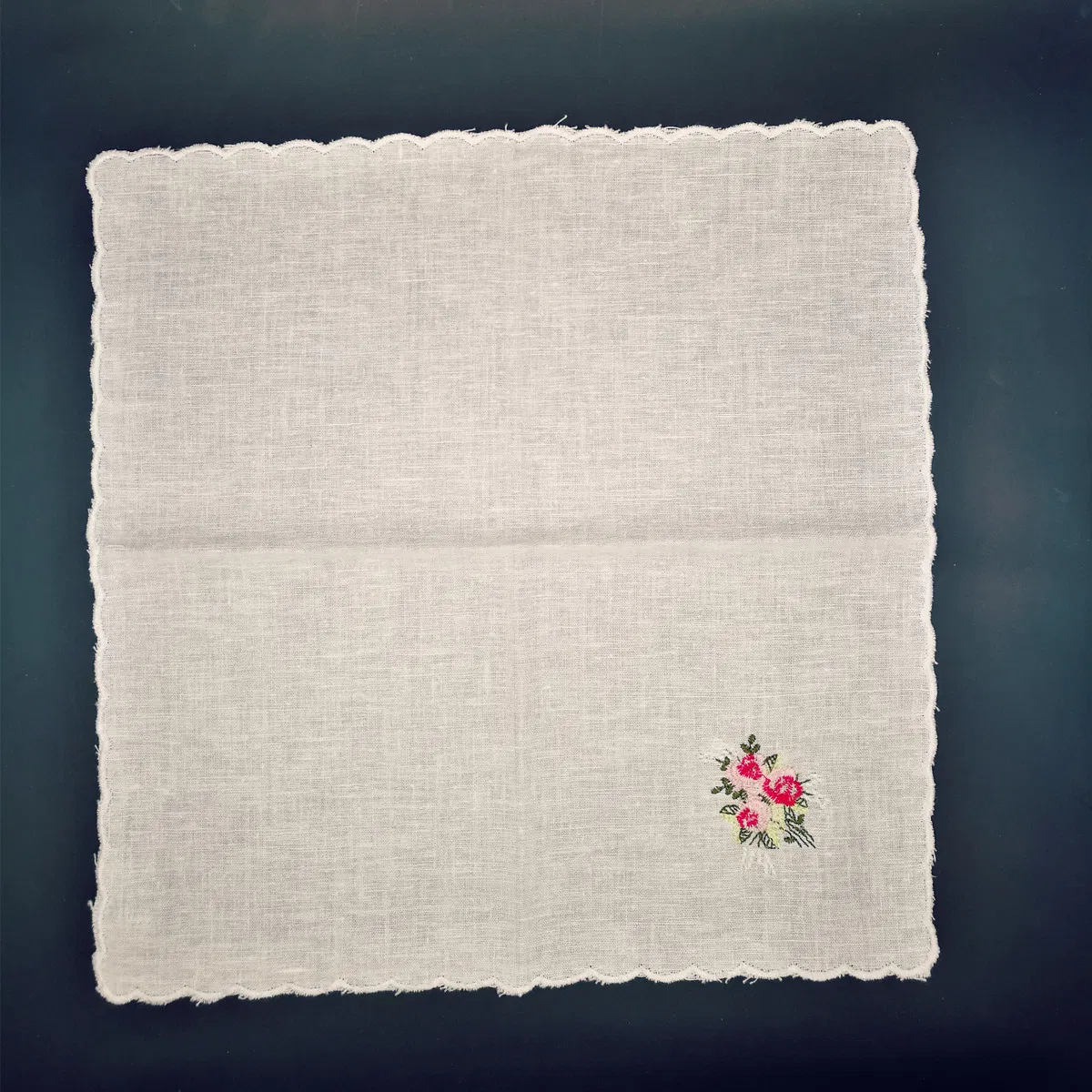 White Linen Cocktail Napkins Cup Mat Coaster with Scalloped Edge