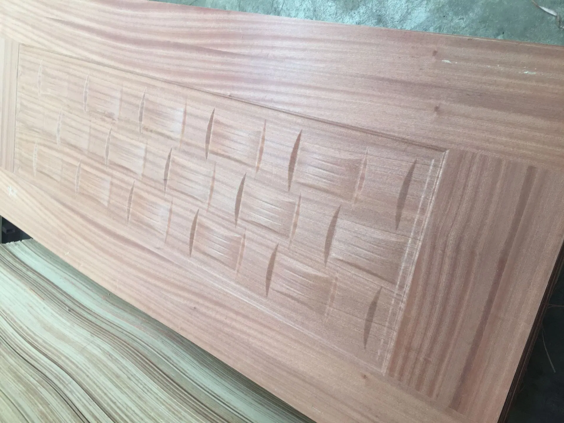 Custom Sapele 3mm Veneered Molded MDF/HDF Door Skin