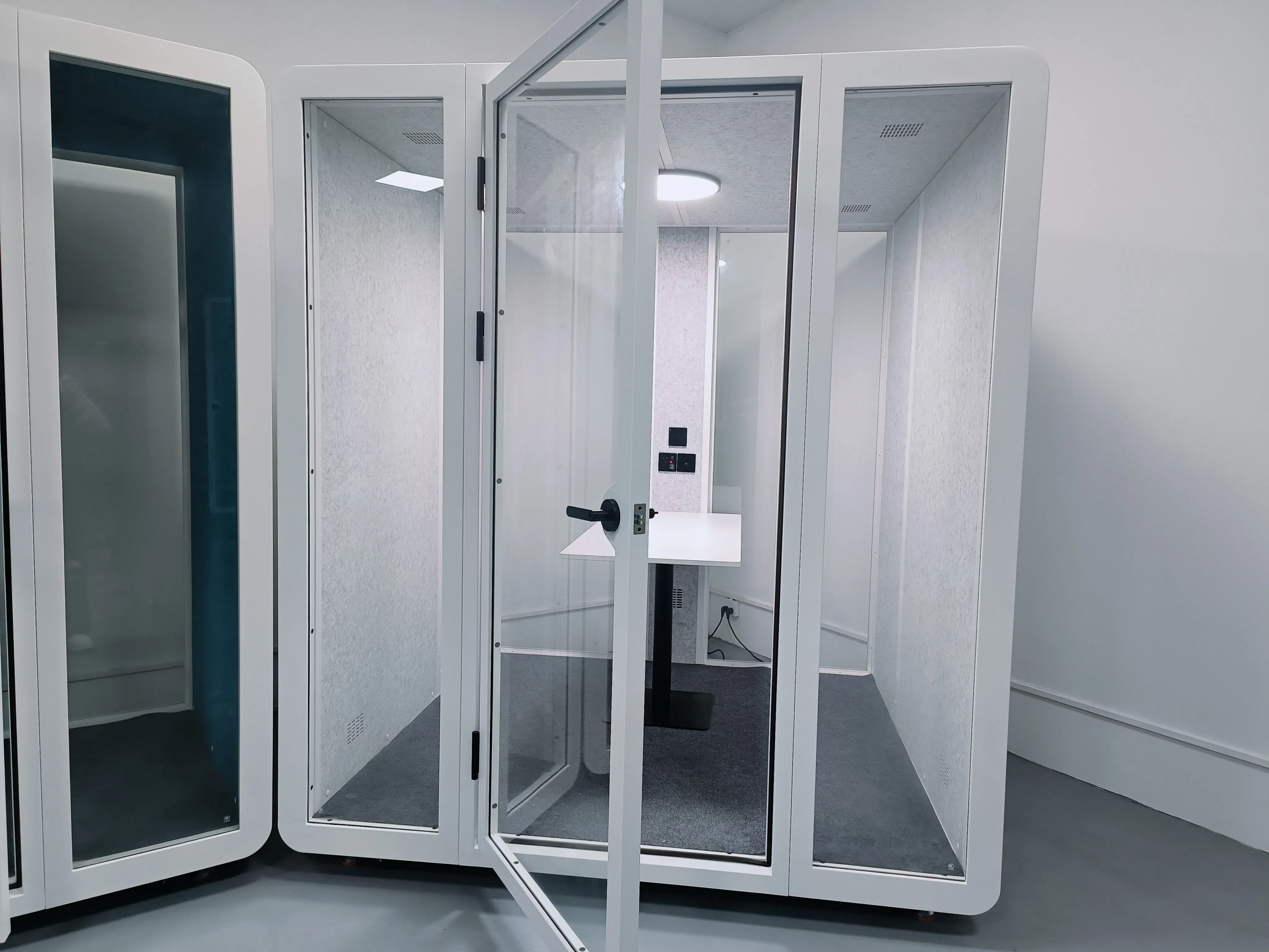 Premium 15 Db Soundproof Booth for Quiet Workspaces Phone Office Pod
