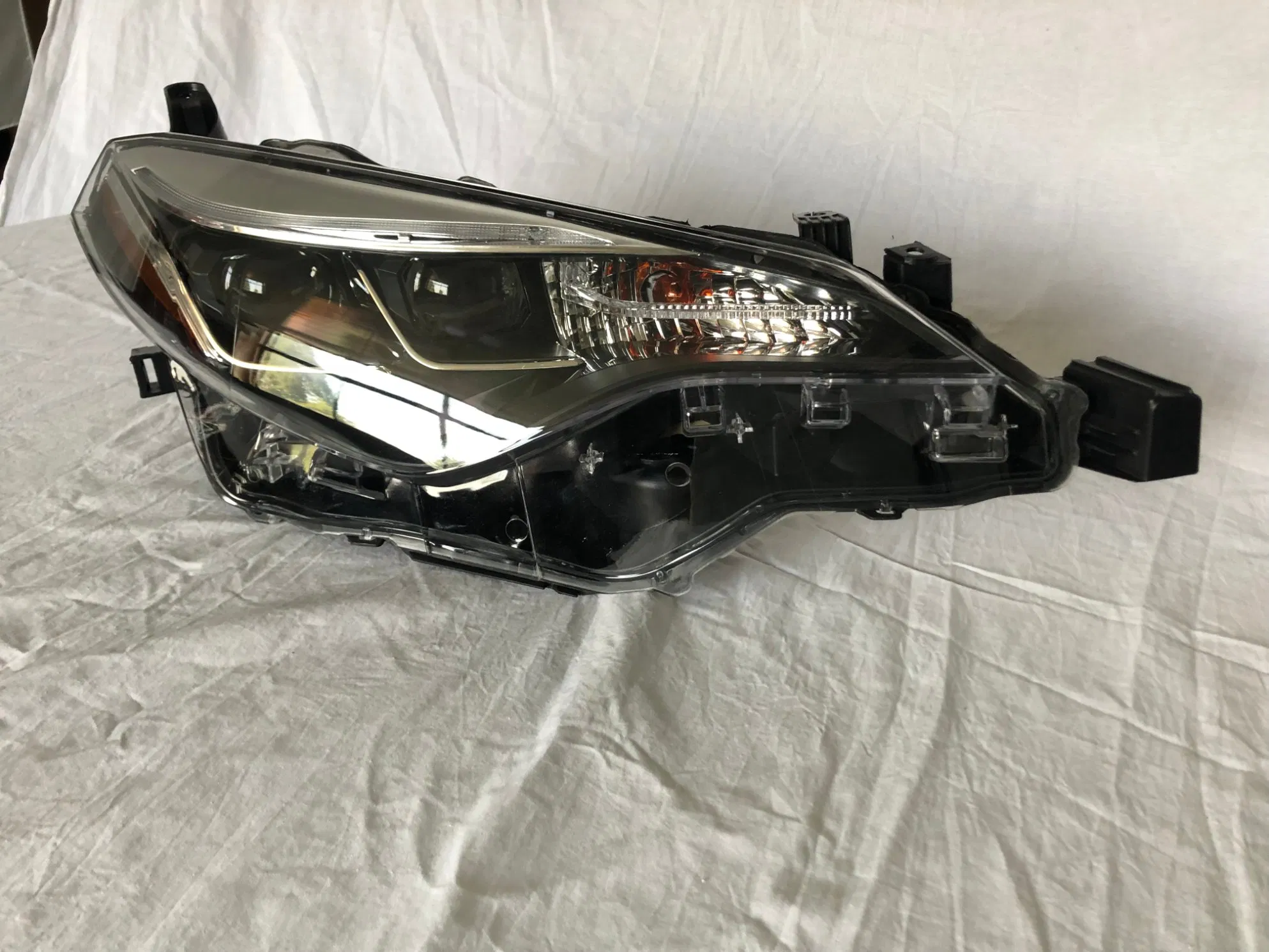 Передняя светодиодная фара для Toyota Corolla 2017-2019