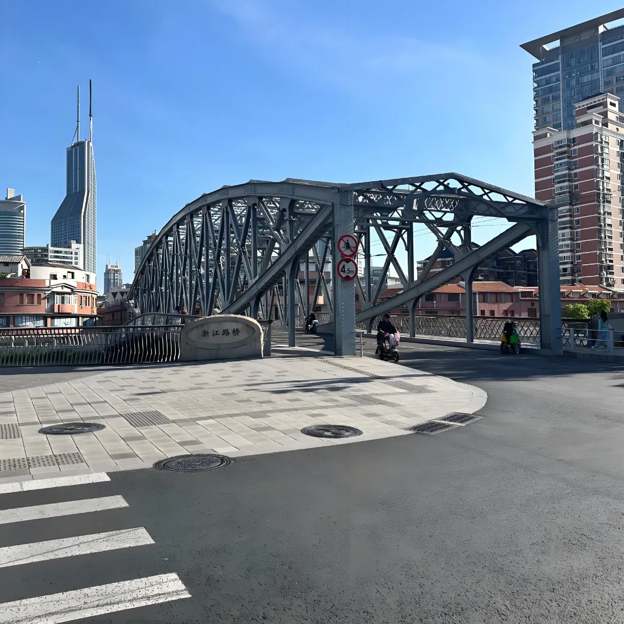 High-Strength Corrosion-Resistant Steel Bridge Girders for Long-Span Highway Construction