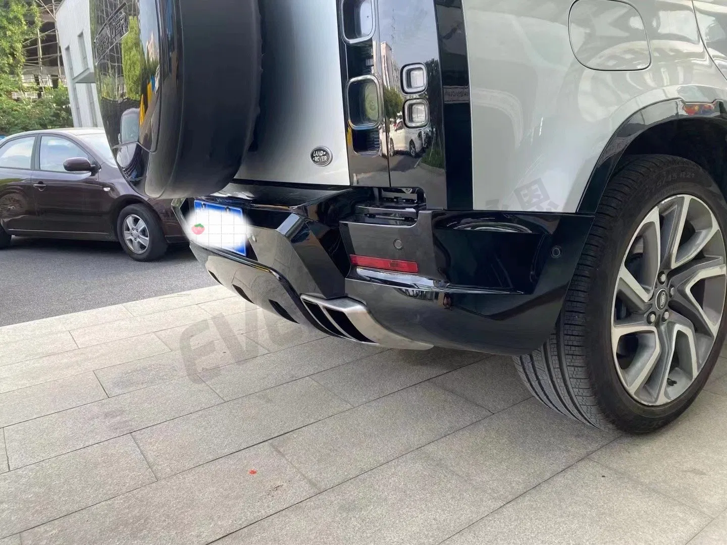 Land Rover Defender 90/110 SVR Conversion Body Kit