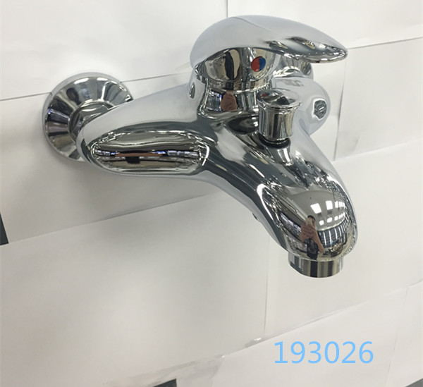 Wholesale Price Bathroom Faucet Hot and Cold Zinc Wall Mounted Bath Mixer